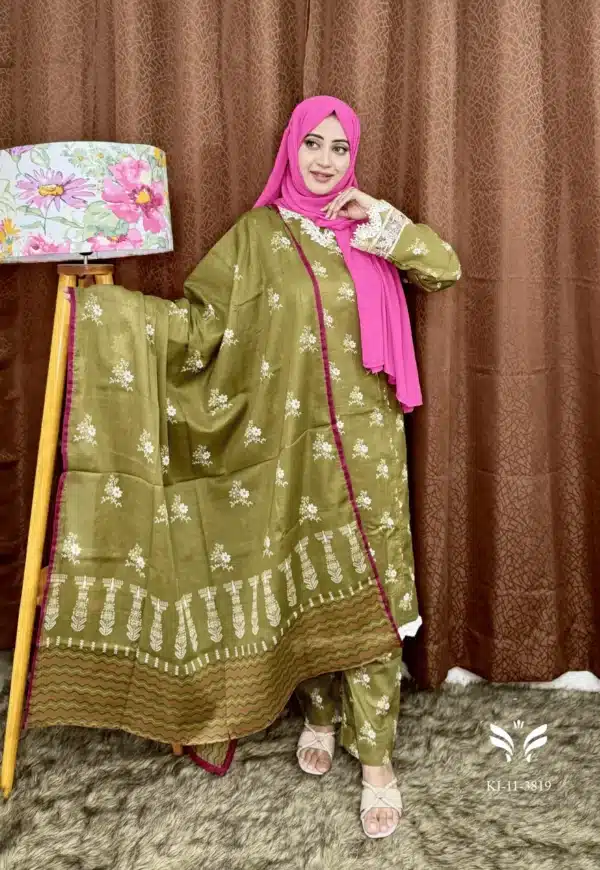 Baroque Inspired stitched 3 piece kamiz set - Image 2