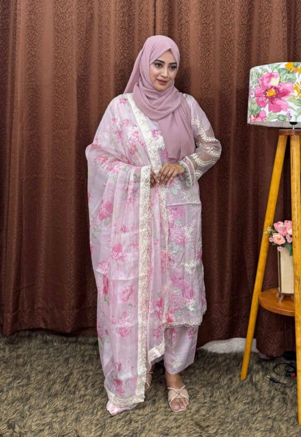 Pakistani Baroque inspired Stitched 3 piece kamiz Set - Image 2