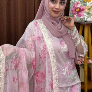 Pakistani Baroque inspired Stitched 3 piece kamiz Set