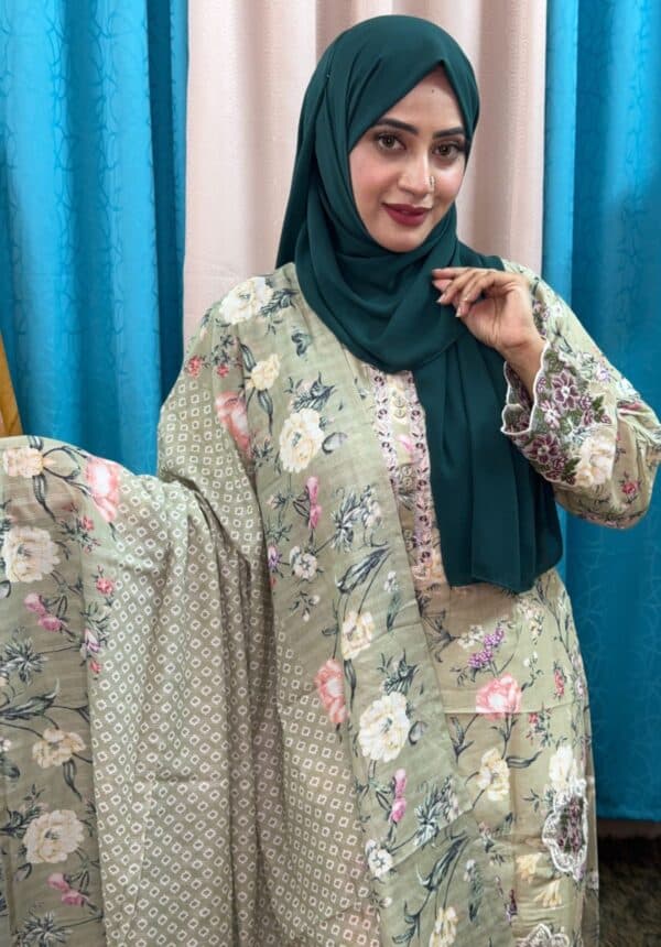 Pakistani Ethnc inspired Stitched 3 piece kamiz Set - Image 3