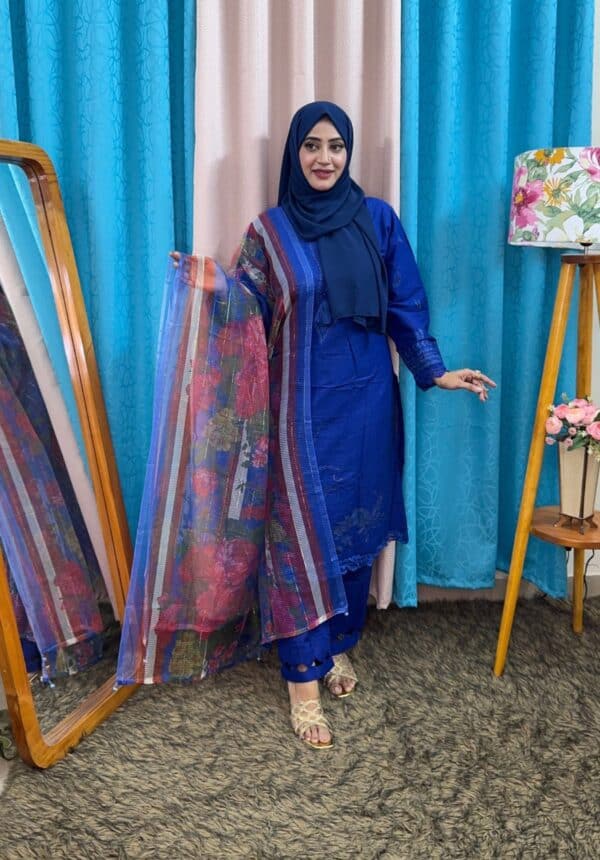Pakistani NUREH inspired Stitched 3 piece kamiz Set - Image 3