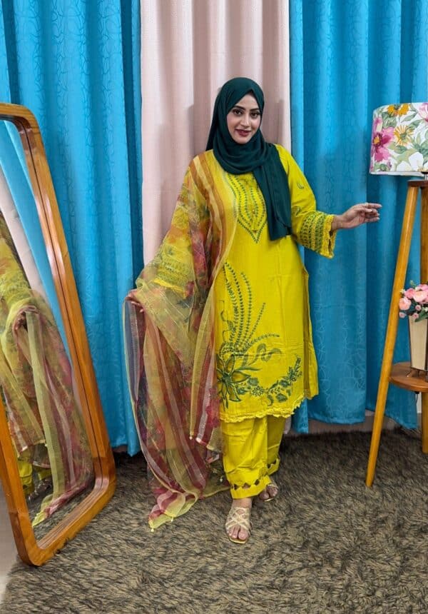 Pakistani Nureh inspired Stitched 3 piece kamiz Set
