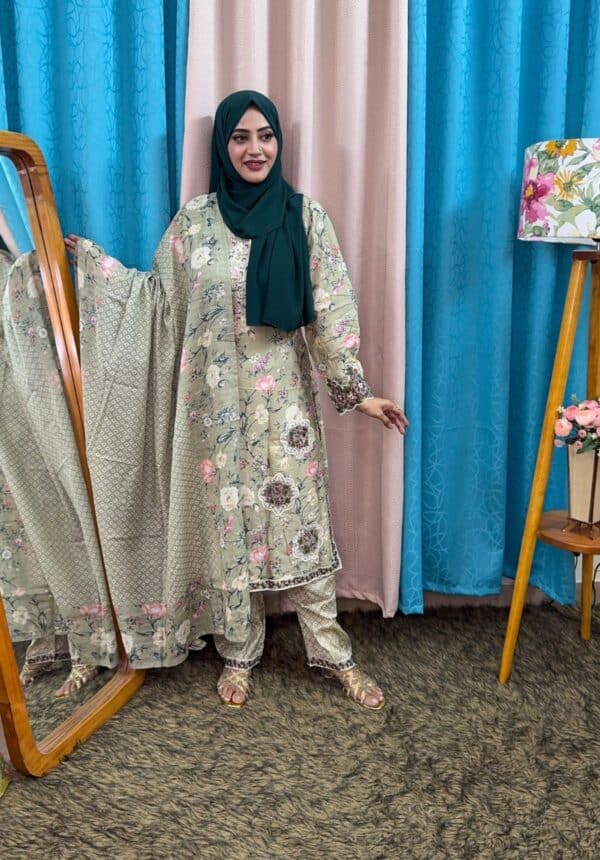 Pakistani Ethnc inspired Stitched 3 piece kamiz Set - Image 2
